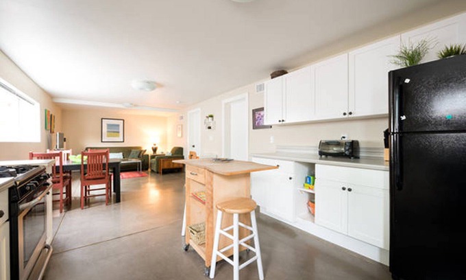 Upper Telegraph Apartment | Modern 2BR in Rockridge/Berkeley, Walkable to Shops, Dining, Grocers, BART