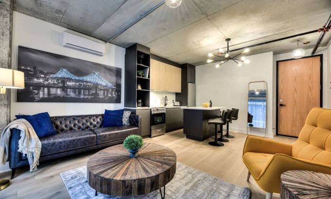 Cite Multimedia Apartment | Modern 2BR Suite Old Montreal B4