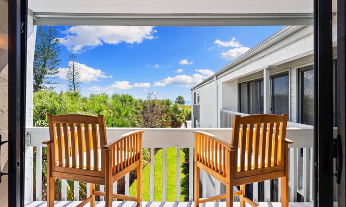 Siesta Key Condo | Modern 3 Bed/2.5 bath Gulf Side Condo Steps from Siesta Key Village and Beach!