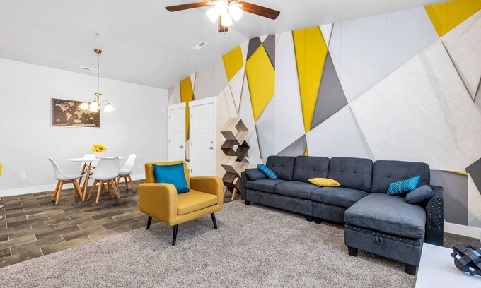 Snowbird Condo | Modern 3 Bedroom Condo, Nestled in a Prime Location. Pets Permitted.