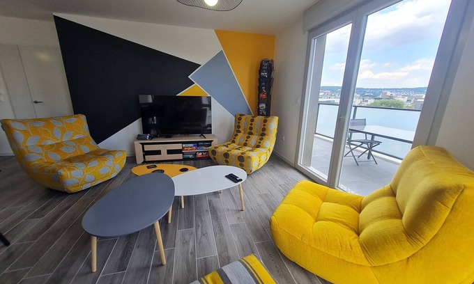 Saint-Pierre - Rene II - Bonsecours Apartment | Modern 3-bedroom apartment with canal view, parking and internet in Nancy