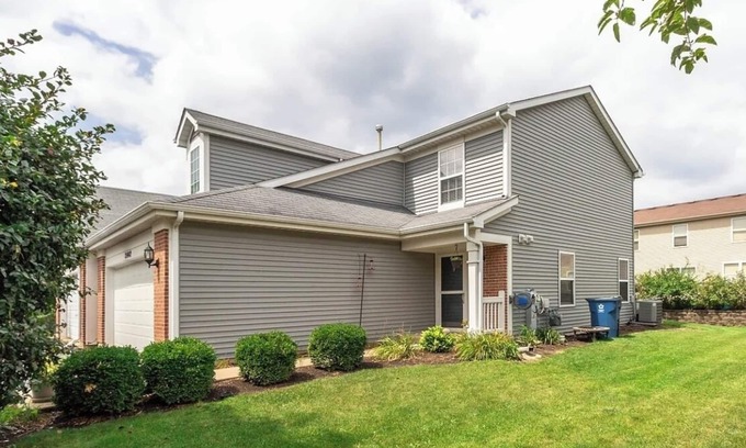 Joliet House | Modern 3-Bedroom Townhome with Full Amenities – Your Home Away from Home!