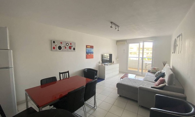 Le Port Apartment | Modern 3-Room Apartment with Loggia, Sleeps 6, Close to the Beach