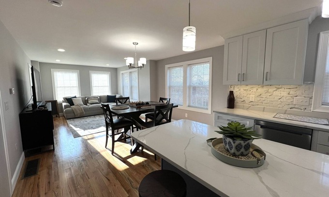 Providence Apartment | Modern 3bd/2bath, close to downtown Providence. Our hope on Manhattan!