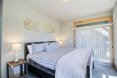 Granby House | Modern 3bd cabin in Edgewater