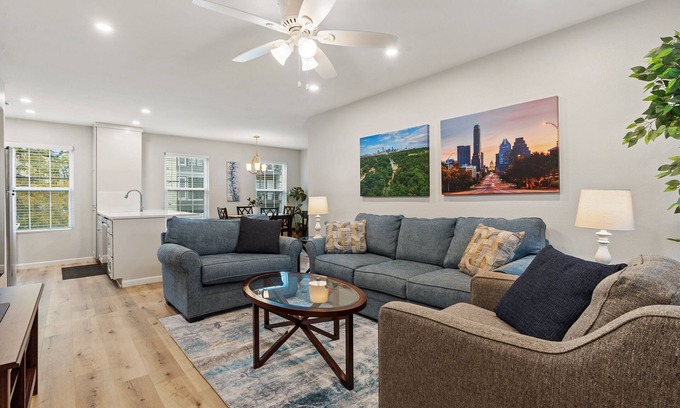 South Congress Condo | Modern 3BR/2BA with large pool in HEART of SOCO!