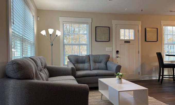 Gastonia House | Modern 3BR New Build - King Bed + Roku TVs