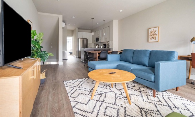 Bothell House | Modern 3BR Townhouse in Bothell