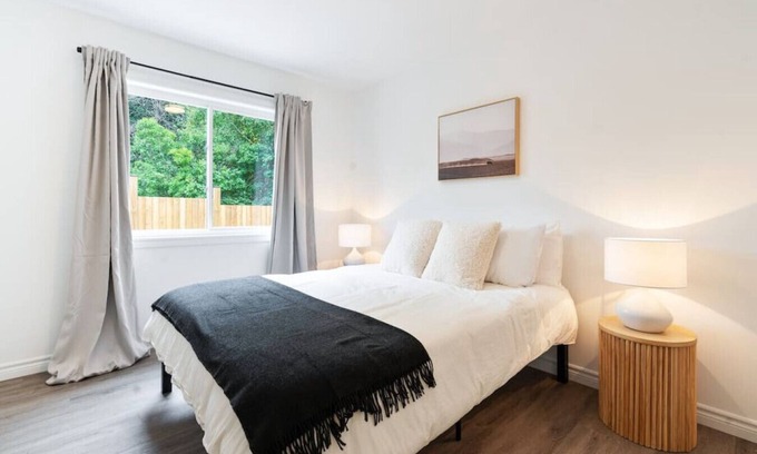 Barrie House | Modern 4BR Coach House | Near Beach & Downtown