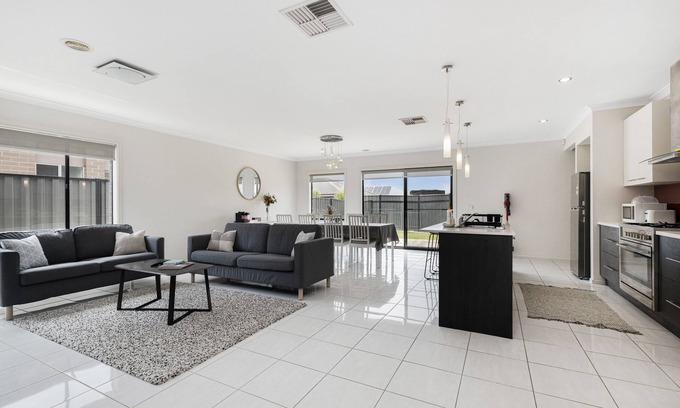 Point Cook House | Modern 4BR house perfect for family getaway