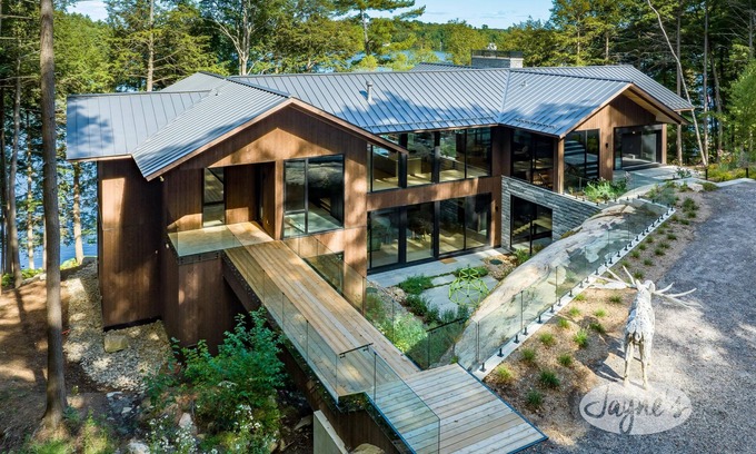 Port Carling Cottage | Modern 5 bed 7 bath cottage on Lake Rosseau with boathouse!