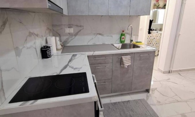 Attiki Apartment | Modern Abode Near Metro Attiki
