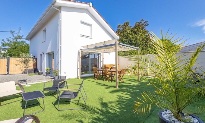 Villenave-d'Ornon House | Modern air-conditioned house with garden!