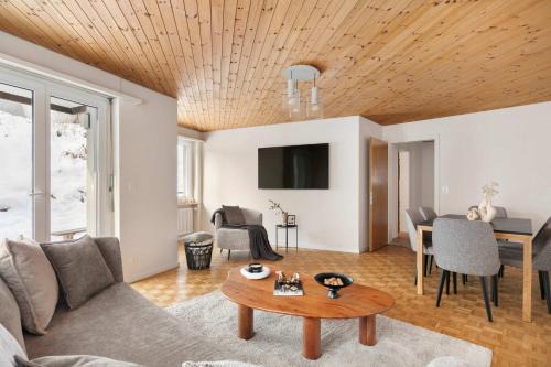 Davos Apartment | Modern Alpine Stay Terrace Central Davos