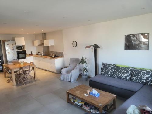 Ecotay-l'Olme Villa | Modern and authentic house