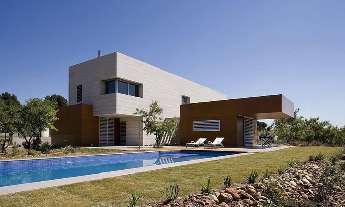 Viladecavalls House | Modern and big house with swimming-pool and garden