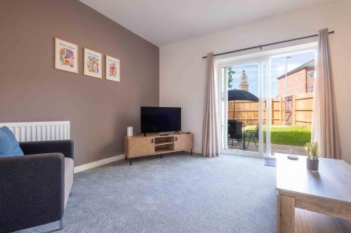 Upton Apartment | Modern and Comfortable Home away from Home