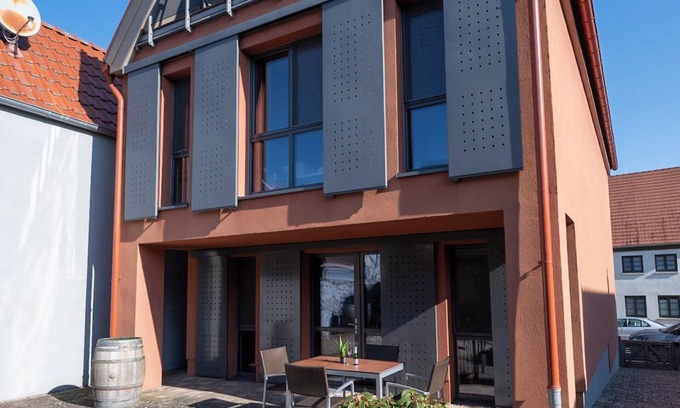 Plau am See Apartment | Modern and cozy vacation apartment in the Stietz-Villa. Pet friendly