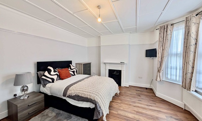 Selhurst Apartment | Modern and Luxurious 3-Bedroom Townhouse