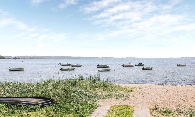 Ronde House | Modern and natural furnished cottage at the popular Følle Strand.