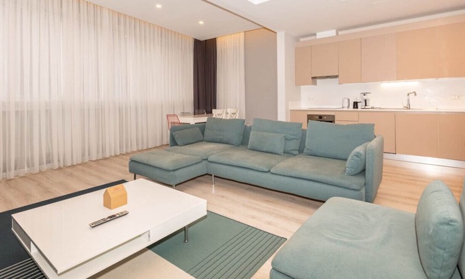 Maslak Apartment | Modern and Spacious Flat with City View in Sariyer