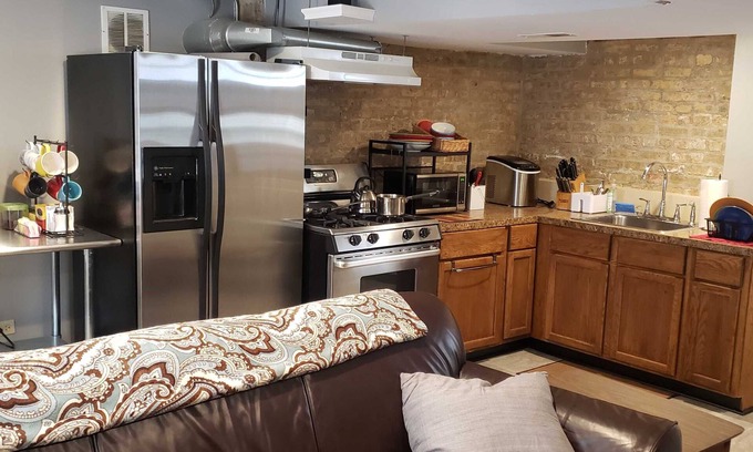 Chicago Apartment | Modern and Stylish Private1BR Garden Apt in Logan Square With Free Parking