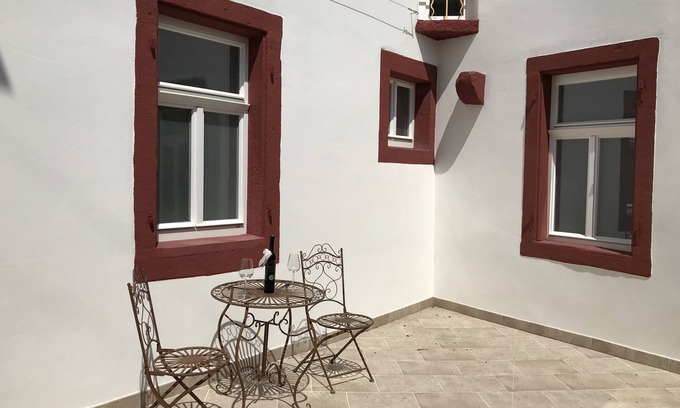 Rhodt unter Rietburg Apartment | Modern apartment in a renovated 18th century historic landmark