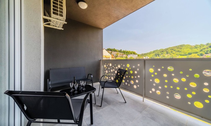 Krapinske Toplice Apartment | Modern Apartment With Balcony And Garage