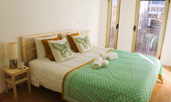 Falca Apartment | Modern apartment 5 minutes' walk from the metro and free parking