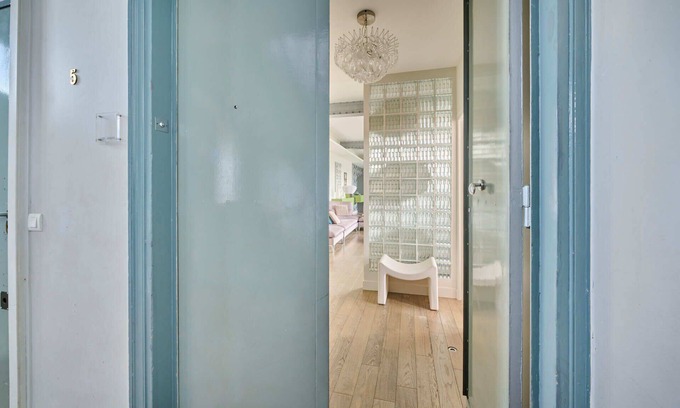 Enfants-Rouges Apartment | Modern Apartment - AC in ENTIRE APARTMENT - 3 Bedrooms - 2 Bathrooms - 2 Toilets