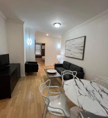 Central Park North Apartment | Modern Apartment By Central Park - 3 BR