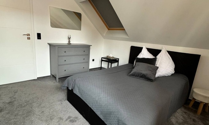 Rieneck Apartment | Modern apartment close to the forest and city