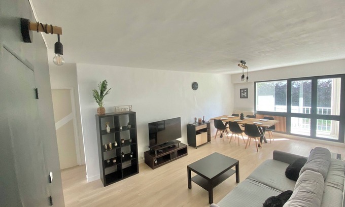 Bellevue Apartment | Modern apartment with 4 bedrooms 2 bathrooms