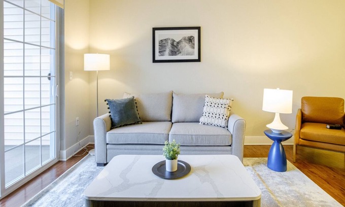 Plymouth Meeting Apartment | Modern Apartment in Prime Location (ID6999)