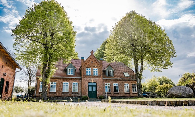 Lubberstorf Apartment | modern apartment in the old farmhouse 1.5km from Neuklostersee