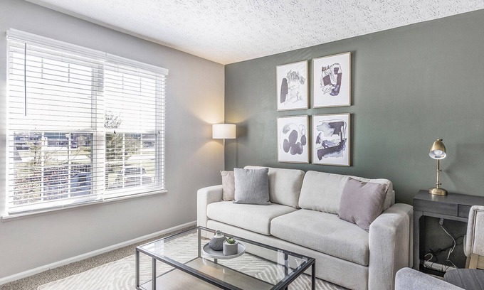 Lewis Center Apartment | Modern Apartment in Prime Location (ID9303X46)