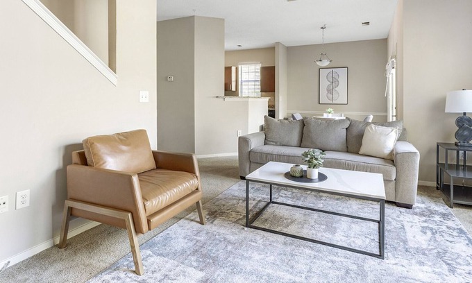 Germantown Apartment | Modern Apartment in Prime Location (ID6057)