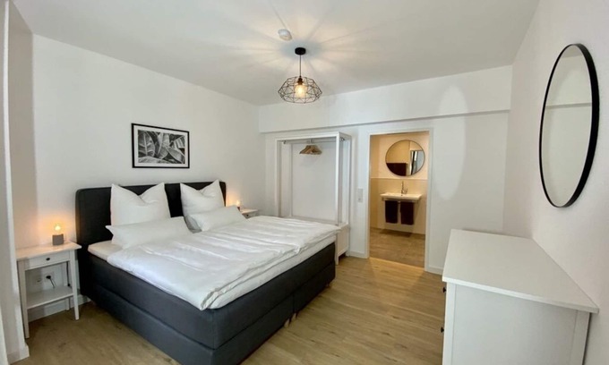 Uerzig Apartment | Modern apartment in Ürzig with balcony and vineyard view