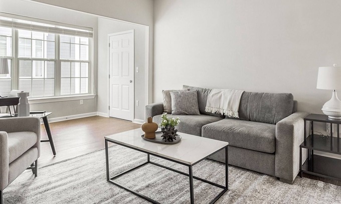 Midlothian Apartment | Modern Apartment in Prime Location (ID1249X738)