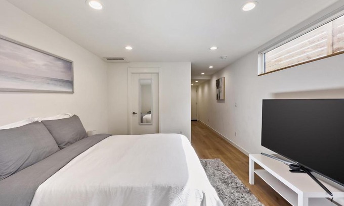 Columbia City Apartment | Modern apartment near light rail