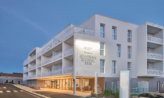 Jonzac Apartment | Modern apartment with a balcony located 500m from a spa town