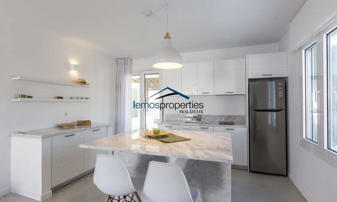 Koundouros Apartment | Modern apartment with a sea view and swimming pool