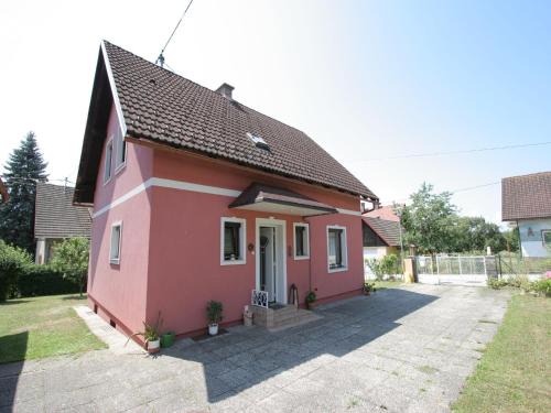 Eberndorf Apartment | Modern apartment with garden near the Petzen ski area in Eberndorf Carinthia