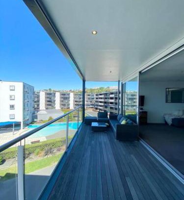 Ahuriri Apartment | Modern Apartment With Pool and Gym