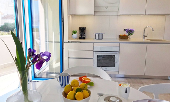 Supetar Apartment | Modern apartment with SEA VIEW, air conditioning, parking, 3 minutes from beach