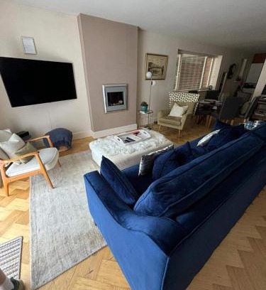 Sandyford Apartment | Modern Apt 3 Bedrooms near Dundrum