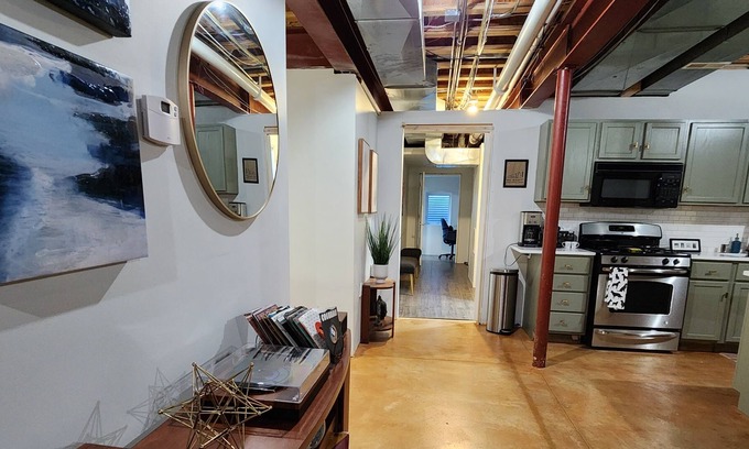 Wadsworth Apartment | Modern Apt close to Six Flags, Bristol Renaissance Fair & Great Lakes Naval base