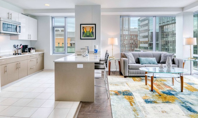 East Cambridge Apartment | Modern Apt Near Kendall Square with Courtyard