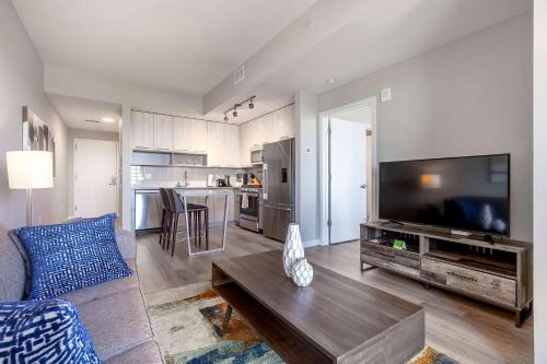 Stamford Apartment | Modern Apt with Luxury Amenities