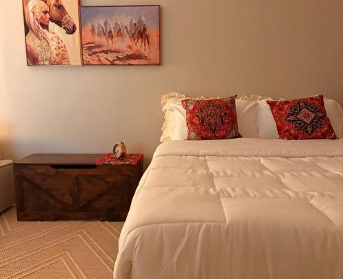 Ghirnatah Apartment | Modern Arabian charm Studio - Self check in- استديو غرفة بجلسة جانبية بطابع سعودي- تسجيل دخول ذاتي